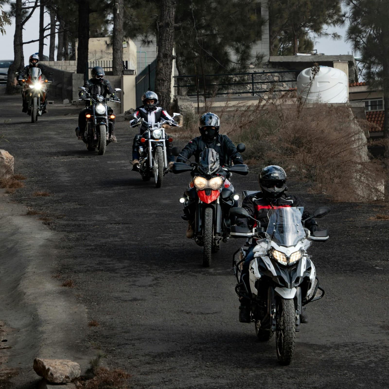 Offbeat Kashmir Bike Adventure β 4 Days